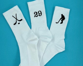 Eishockey Set | Bestickte Socken Tennissocken Weiß Baumwolle Eishockeyschläger, Eishockeyspieler, Trikotnummer