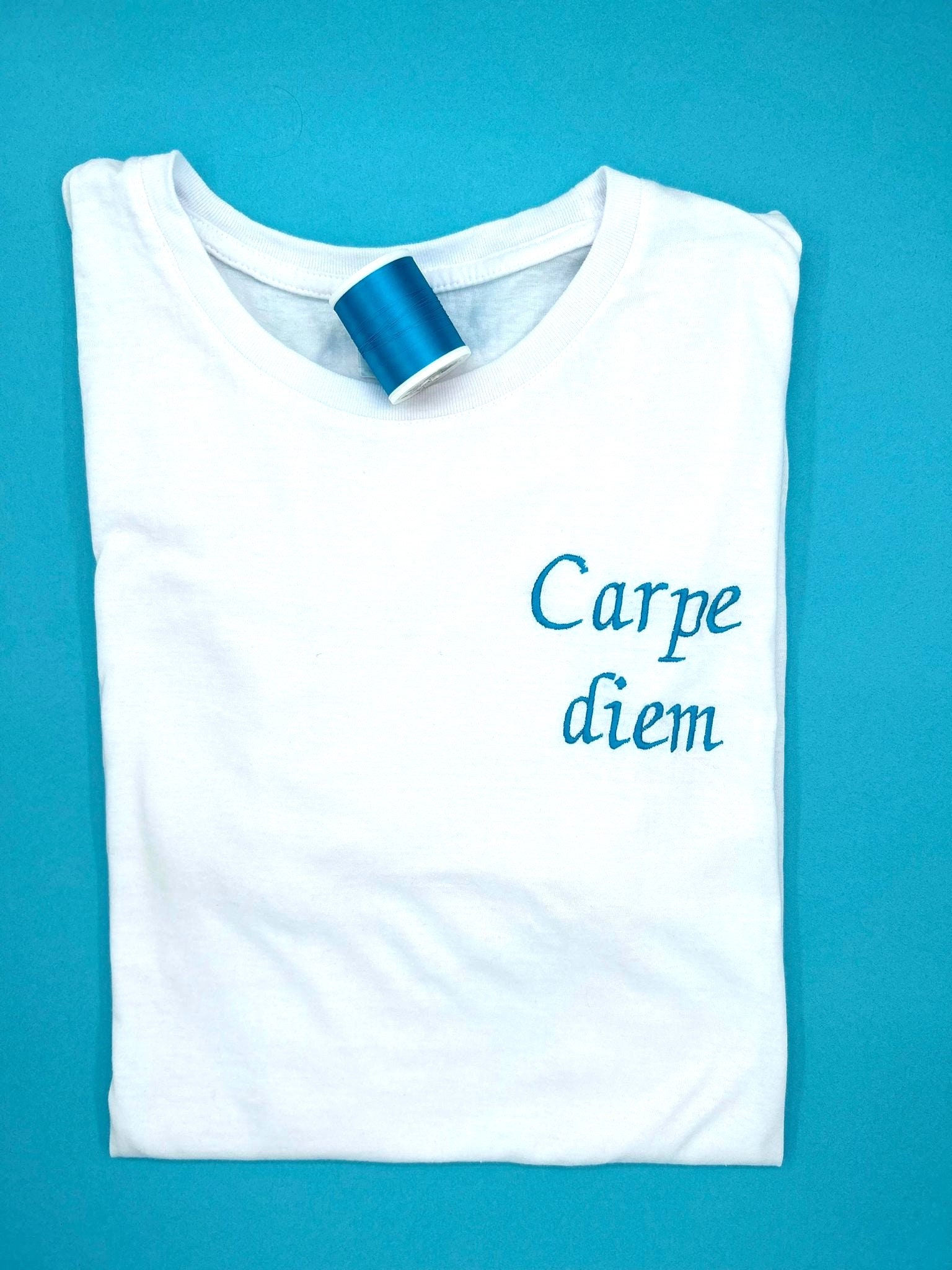 Latin: carpe Diem, Carpe Noctem, Carpe Omnia Short Sleeve Unisex T