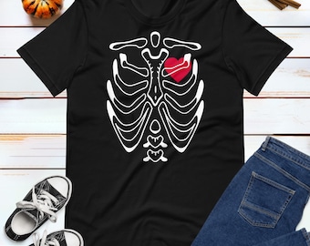 Skeleton Ribcage Heart T-Shirt - Spooky Halloween Tee