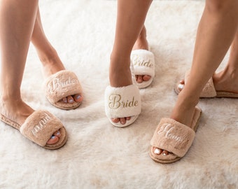 Bridesmaid slippers Bridesmaid gift Indoor Fluffy Slippers Women Valentine Wedding Gift Bride Maid of Honor Proposal Bachelorette Party