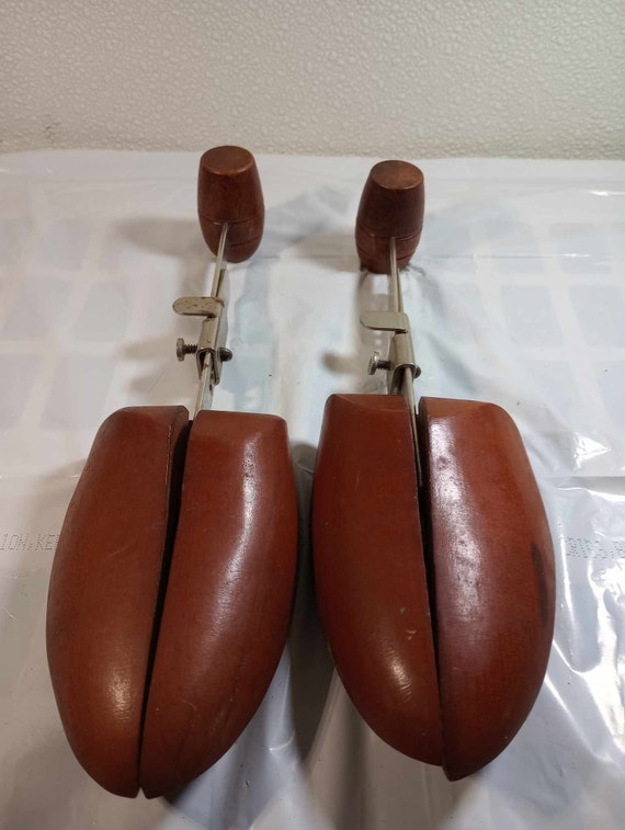 Vintage shoe stretchers (4 pair)