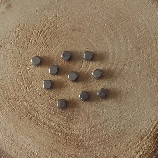 lot de 20 perles hématite argenté carré plat non magnétique 4 x 4 mm