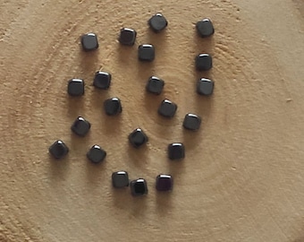 lot de 20 perles hématite carré plat non magnétique 4 x 4 mm