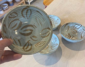 Handgemachte Keramik Müsli Schüssel, Beige und Weiß Blatt Design