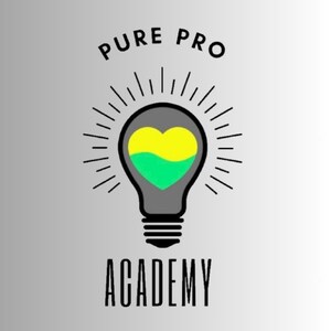 Op de afbeelding: Een zwart-wit logo met de tekst "PURE PRO ACADEMY" in vetgedrukte letters. Het logo toont een gloeilamp met een hartvormig licht erin. Het hart is gevuld met gele en groene kleuren.