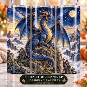 Peut inclure: Un gobelet cylindrique avec un motif numérique représentant un dragon bleu et doré perché sur un pic montagneux rocheux sous un ciel étoilé avec une pleine lune, des cascades et un château. Texte : 20 OZ TUMBLER WRAP 1 DESIGN 2 PNG FILES.