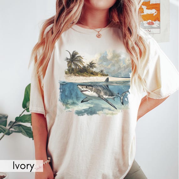 Vintage Great White Shark Crewneck T-shirt, Unisex Nineties Retro Shark Tee Shirt, Wildlife Womens Men Shirt, Shark Lover Gift, Deep Sea Tee