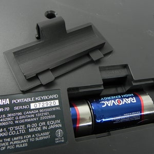 3D Printed Replacement Battery Cover for Yamaha PSR-70 D Sized Batteries