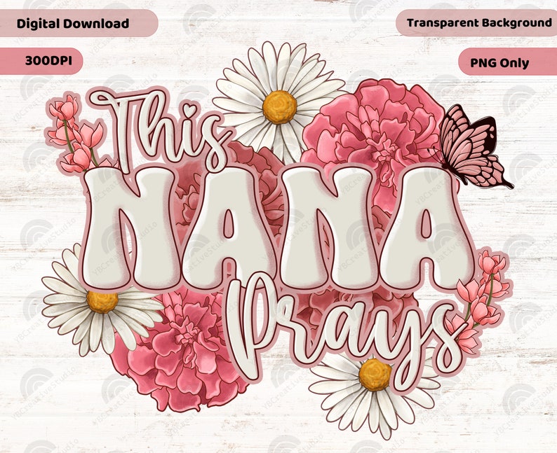 K&ouml;nnte beinhalten: Wei&szlig;es und rosafarbenes Blumenmuster mit einem Schmetterling und dem Text "This Nana Prays" in wei&szlig;en Buchstaben mit rosa Umrandung.