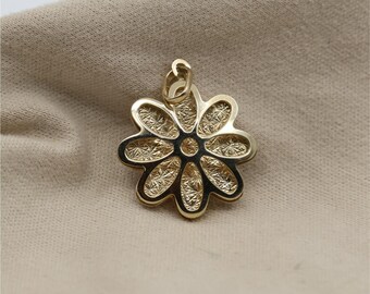 Unique 14K Karat Solid Yellow Gold Diamond Cut Floral Flower Petal Charm Pendant