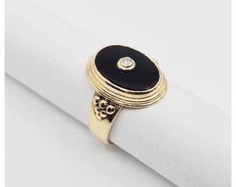 Vintage 14K Solid Yellow Gold Designer Oval Shaped Onyx & Diamond Ring - Size 6