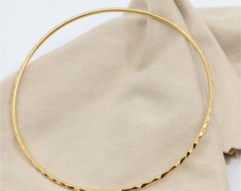 Beautiful 18K Solid Yellow Gold Designer Diamond Cut Bangle Bracelet - 8" Length
