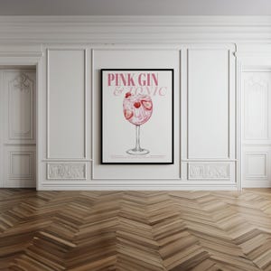 Pink Gin Bar cart maximalistische poster dopamine wanddecor funky art prints eigenzinnige muurkunst, maximalistische home warm roze decor lucky you muurkunst