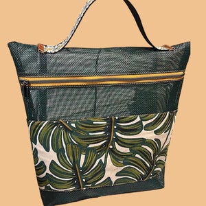 This wonderful Hot Mesh Project Bag was sewn by Sherry.  She used canvas for the accent panel and added leather accents at each end of her strap.  Love the tropical print.