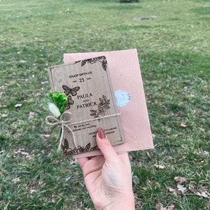 Wooden Rustic Wedding Invitation with Wax Sealed Kraft Envelope, Personalized Unique Retro Invitation Set, Floral Invitations