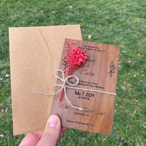 Rustikale Hochzeitseinladung aus Holz - Blumenhochzeitseinladung - Individuelle Hochzeitseinladungen - Geringe Menge - Personalisiertes Holzeinladungsset