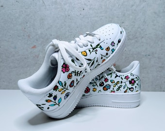 Benutzerdefinierte handbemalte Wildflower Air Force 1 Sneakers | Blumen AF1 | Botanische Kunst Schuhe