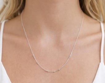 Collar personalizado con código Morse, chapado en oro y plata de ley, con mensaje oculto.