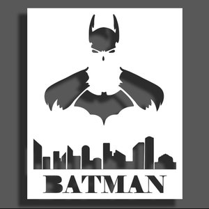 Puede incluir: Silueta en blanco y negro de Batman con una ciudad y la palabra "BATMAN" debajo.