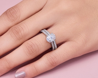 Pierścionek zaręczynowy ze srebra próby 925 z moissanitem w szlifie owalnym: kamień centralny o masie 2 karatów, obrączka Pavé