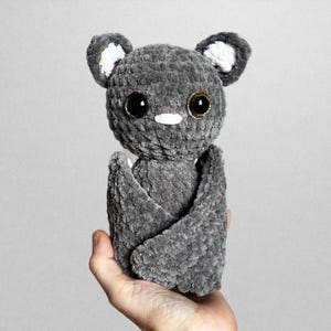 Bat Crochet Pattern for Beginners. Fruit bat toy. Vampire bat. Easy Crochet Amigurumi Pattern. Crochet bat Pattern. Chenille Yarn.