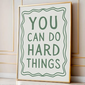 「あなたは困難なことを乗り越えられる」ポスター、グリーンのタイポグラフィプリント、モチベーションを高める言葉、インスピレーションを与える名言、ミニマリストグリーンの印刷可能なデジタルウォールアート