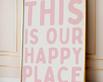 Questo è il nostro posto felice, stampa alla moda, poster tipografico rosa chiaro, citazione positiva, cartello di benvenuto, arte edificante, decorazione per appartamento, DOWNLOAD DIGITALE