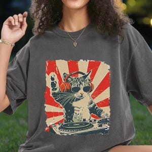 Cool Cat DJ Shirt, Cat Shirt, Retro shirt, Vintage t shirt, Cat gift, Comfort colors shirt, Teen shirt