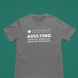 Erwachsenen--überbewertet überteuertes lustiges Shirt PNG Datei in schwarz oder weiß!