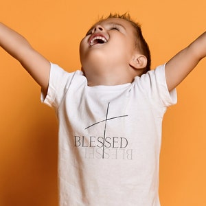 Bendecido con cruz Kids Heavy Cotton ™ Tee, camiseta cristiana, camisa cristiana, camisa de niños, camisa de niño, camisa de niña, regalo para niño, camisa de niño, fe