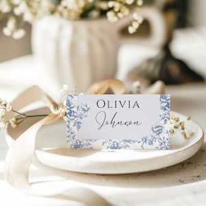 Plantilla de tarjeta de nombre azul polvoriento, plantilla de tarjeta de lugar de boda vintage floral, tarjetas de nombre imprimibles, tarjeta de lugar de toile francés rústico, Ch1