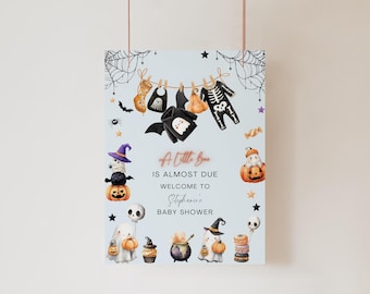 Puede incluir: Un letrero de baby shower con temática de Halloween en azul claro con ilustraciones de acuarela de fantasmas, calabazas y murciélagos. El texto dice "A Little Boo is Almost Due Welcome to Stephanie's Baby Shower."