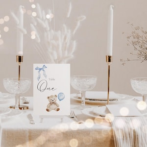 Nous pouvons attendre modèle de numéro de Table, numéros de Table avec ours en peluche bleu poussiéreux, modèle de numéro de table, ours en peluche minimal à peine attendre, BB