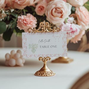 Modelo de cartão de lugar com monograma de chinoiserie rosa, modelo de cartão de lugar com brasão floral rosa, Toile De Jouy francês vitoriano, cartão de lugar de casamento