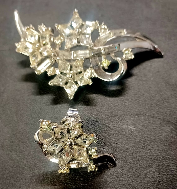 Vintage Crown Trifari Philippe Twinkle Rhinestone 