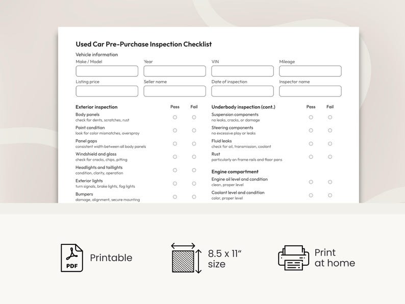 K&ouml;nnte beinhalten: Eine druckbare Checkliste f&uuml;r die Gebrauchtwagen-Vorabnahme. Das Dokument enth&auml;lt Abschnitte f&uuml;r Fahrzeuginformationen, Au&szlig;eninspektion, Unterbodeninspektion und Motorraumkontrollen. Die Checkliste ist 21,6 x 27,9 cm gro&szlig; und kann zu Hause ausgedruckt werden.