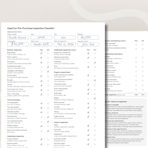 K&ouml;nnte beinhalten: Zwei wei&szlig;e Seiten mit einer Checkliste f&uuml;r die Vorabnahme eines gebrauchten Toyota Camry. Die Checkliste umfasst Abschnitte f&uuml;r Au&szlig;en-, Unterboden- und Inneninspektionen mit Feldern f&uuml;r bestanden/nicht bestanden. Das Modelljahr des Autos ist 2017 und die Laufleistung betr&auml;gt 76.000.