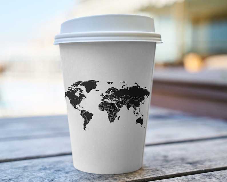 K&ouml;nnte beinhalten: Ein wei&szlig;er Coffee-to-go-Becher mit einem schwarzen Weltkarten-Design, das auf die Seite gedruckt ist.