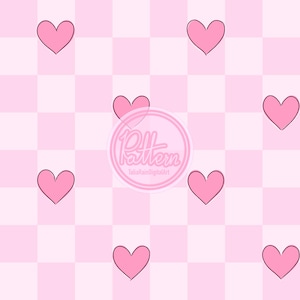 Op de afbeelding: Een digitaal patroon met roze harten op een lichtroze en witte geruite achtergrond. De harten zijn omlijnd in een donkerdere roze kleur. Het patroon bevat de tekst "Pattern" in een roze cirkel.