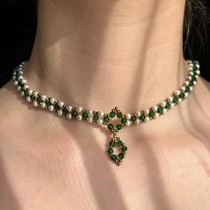 Pearl and Crystal Necklace: Adjustable Beaded Pendant