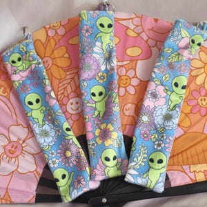 Minky Alien Flower Power Clacking Fan Holder *Rave, Festival, Accessory*