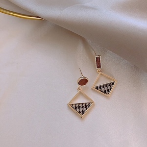 2023 new trendy temperament earrings unique niche Asymmetric earrings women&#39;s