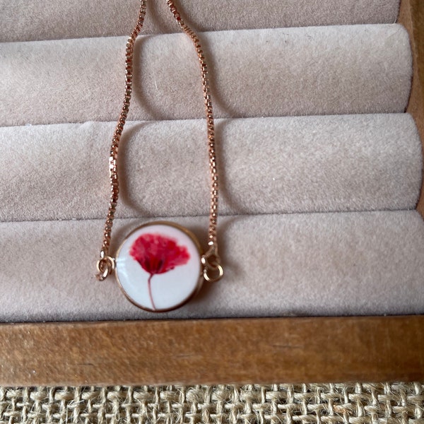 Bracelet couleur or rosé cabochon en résine epoxy blanche avec véritable fleur séchée rouge, bijou femme