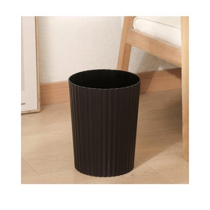 Trash Can Plastic Wastebasket Round Garbage Container Bin for Bathroom, Kitchen, Bedroom, Home Office, College Dorm, Black