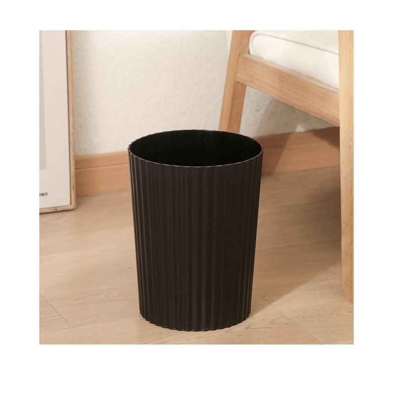 TRASH CAN