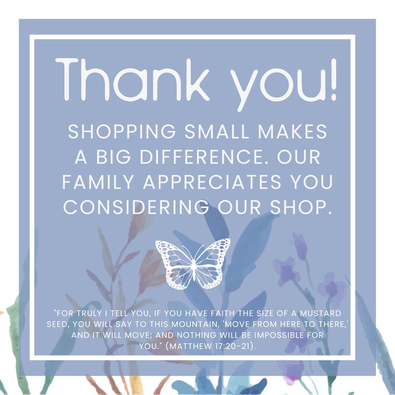 K&ouml;nnte beinhalten: Eine blaue und wei&szlig;e Dankeskarte mit einer Schmetterlings-Illustration und dem Text "Shopping small makes a big difference. Our family appreciates you considering our shop." Die Karte enth&auml;lt auch ein Zitat aus Matth&auml;us 17,20-21: "Denn wahrlich, ich sage euch: Wenn ihr Glauben habt wie ein Senfkorn, so k&ouml;nnt ihr zu diesem Berge sagen: Hebe dich von hier dorthin!, und er wird sich heben; und nichts wird euch unm&ouml;glich sein."