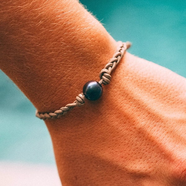 Schwarzes Perlenarmband, authentisches Lederband, hochwertige schwarze Perle, handgefertigter Schmuck, Strandarmband-Design, Unisex-Armband-Geschenk
