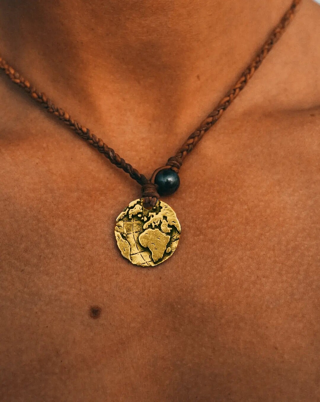 GLOBAL NOMAD PENDANT NECKLACE GOLD
