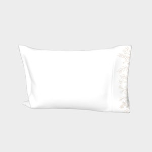 Fronha com borda floral vintage, borda sutil, fronha vintage, fronha floral simples