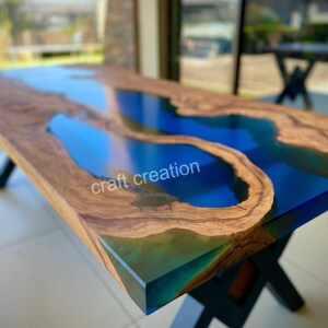 kundenspezifischer Epoxy-Tisch, Beistelltisch, Harztisch, runder Couchtisch, Couchtisch aus Holz, rustikaler Couchtisch, Live-Edge-Tisch, Esstisch